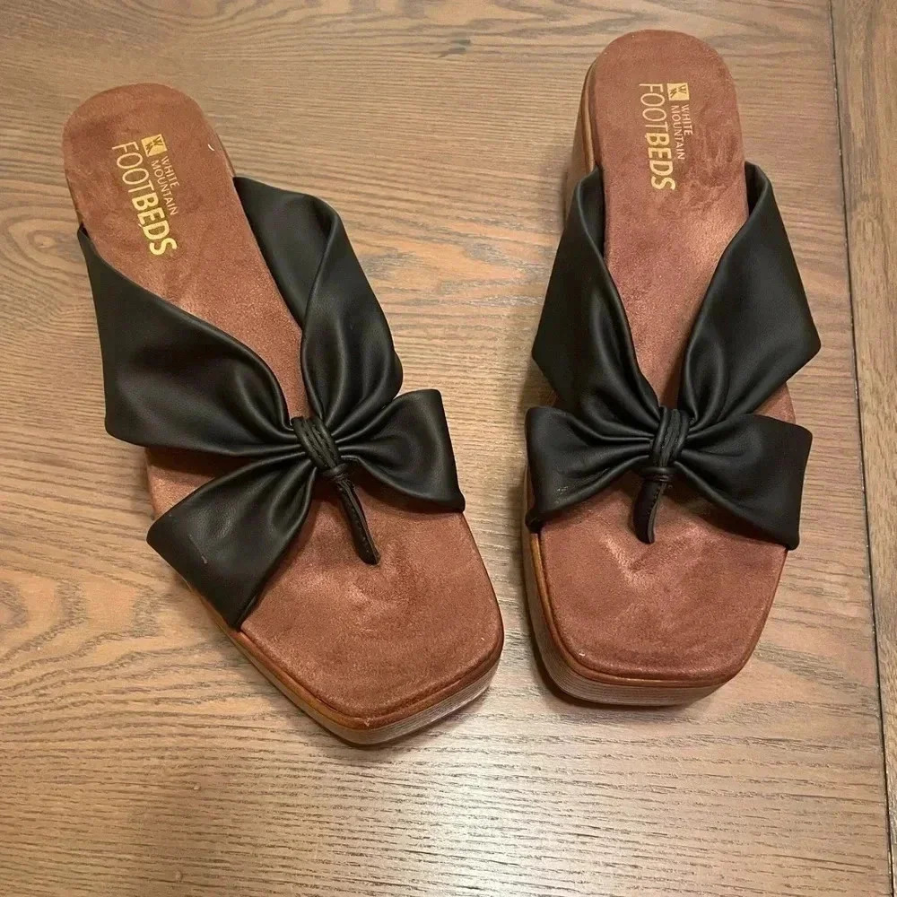 White Mountain Woman’s Platform Sandals Size 10 Footbed Sandals ‘Glamming’